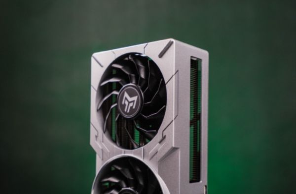 无光也SUPER亮！影驰 GeForce RTX 4070 Ti SUPER 金属大师 高效AI！ - 