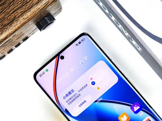 打造全新大师奢表设计  真我12 Pro+天际领航配色开箱图赏