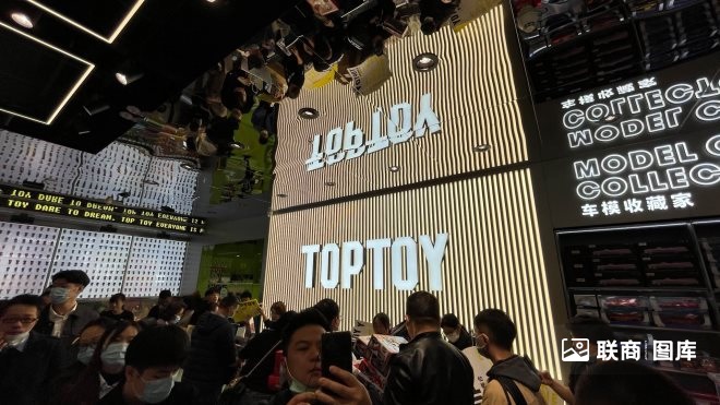 联商巡店：名创优品潮玩品牌TOPTOY全球首店长啥样？