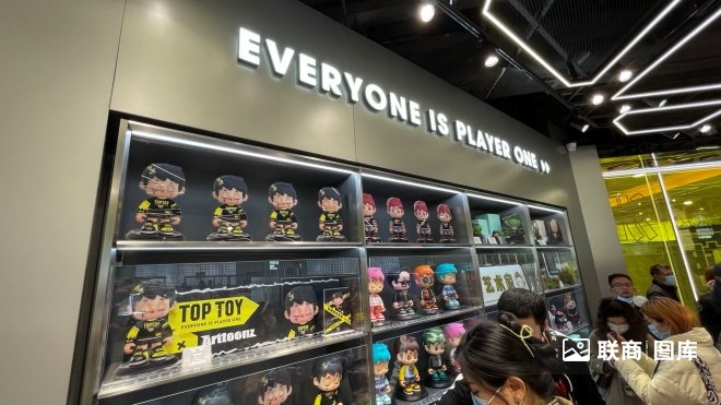 联商巡店：名创优品潮玩品牌TOPTOY全球首店长啥样？