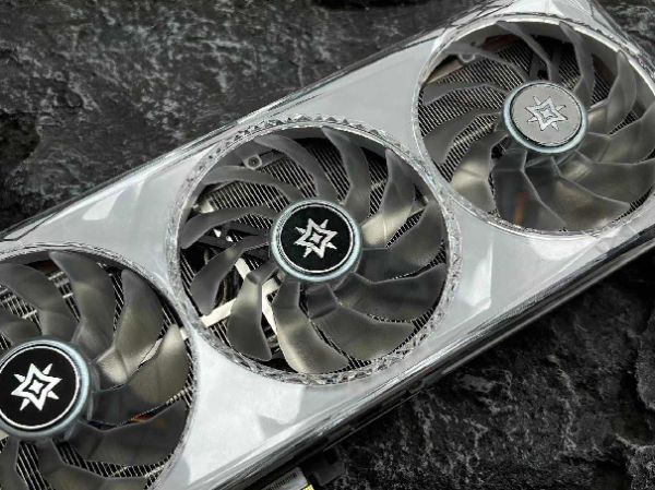 性能真的“Ti”不一样！影驰 GeForce RTX 4070 Ti SUPER 星曜 OC评测！ - 