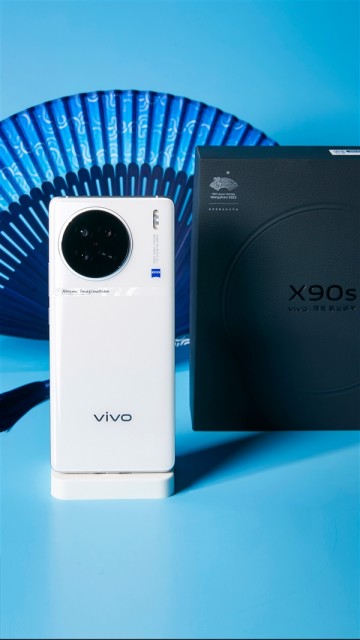 天玑9200+加持！vivo X90s即将官宣：经典“告白”配色绝美