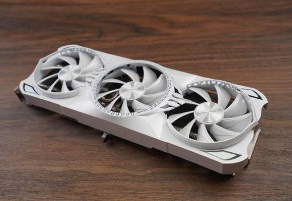 耕升 RTX 4060 Ti 星极皓月OC,DLSS 3助力1080P光追极致体验 - 