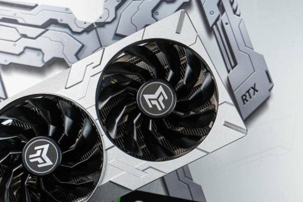 性能超凡入圣，影驰 GeForce RTX 4080 SUPER 金属大师评测 - 